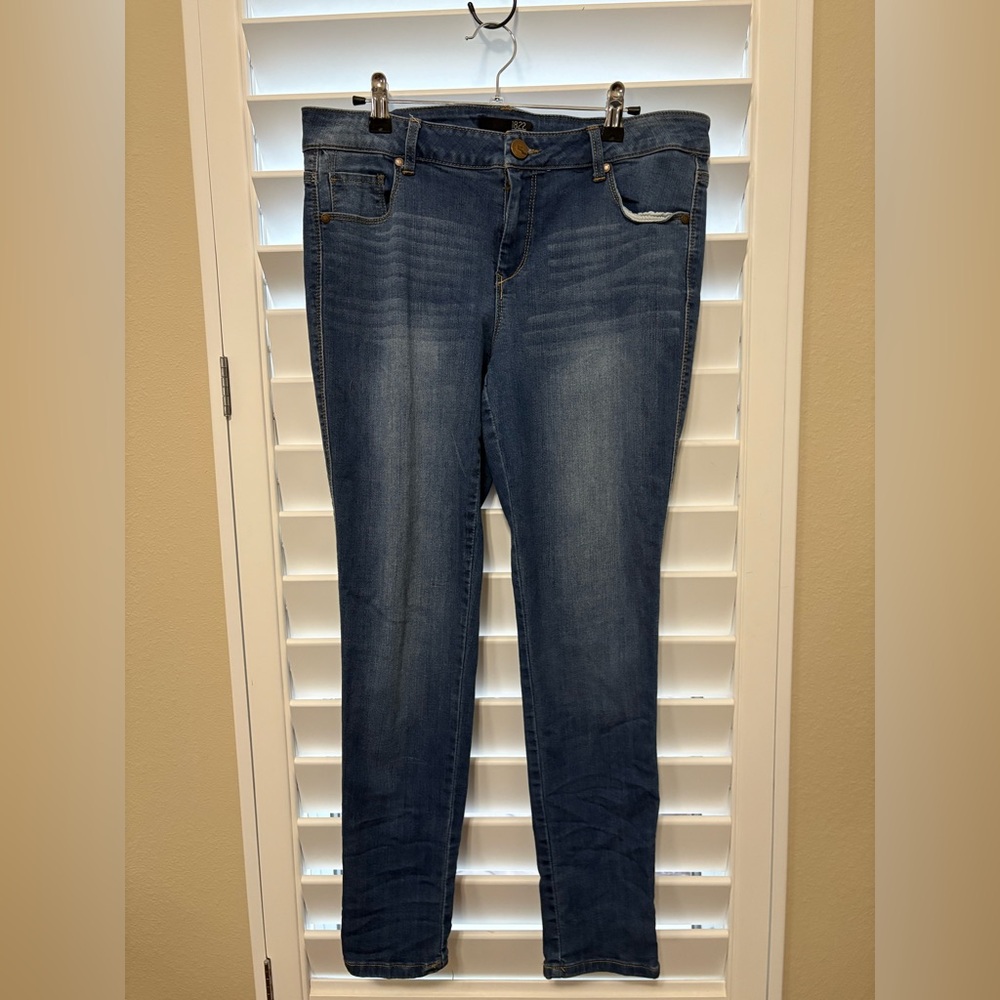 1822 Denim Women's Skinny Jeans in Deep Blue